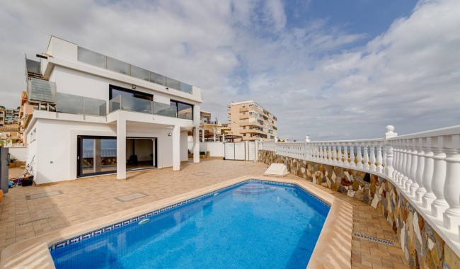 Villa - Begagnad - Torrevieja - CD-3048