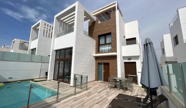 Villa - Begagnad - Torrevieja - Los Balcones