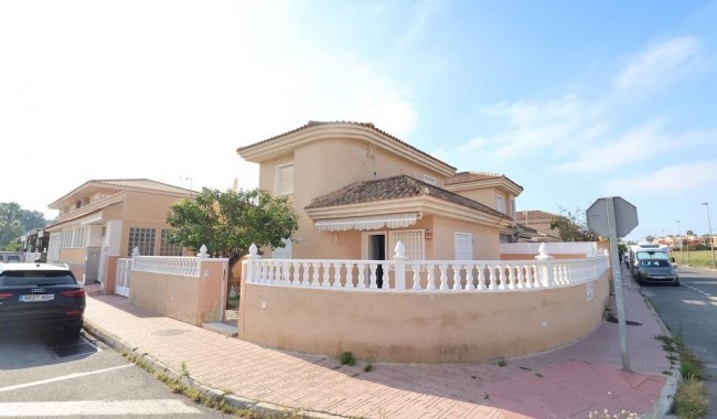 Villa - Begagnad - Torrevieja - Los Balcones