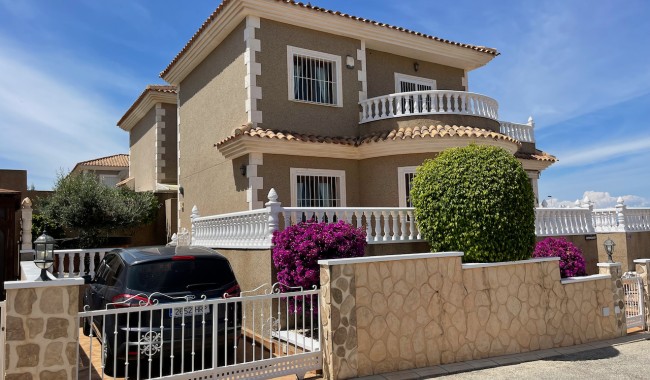 Villa - Begagnad - Torrevieja - MR-9841