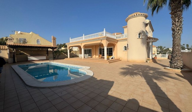 Villa - Brukt - Orihuela - La Zenia