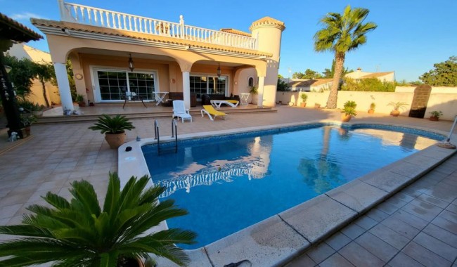Villa - Brukt - Orihuela - Playa Flamenca