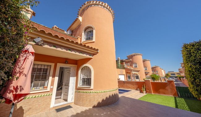 Villa - Brukt - Playa Flamenca - INM-8696