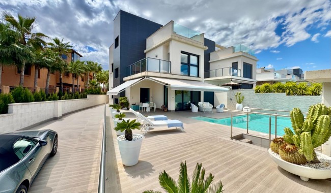 Villa - Brukt - San Miguel de Salinas - Bellavista