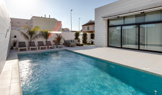 Villa - Nueva construcción  - Pilar de La Horadada - Pilar de La Horadada
