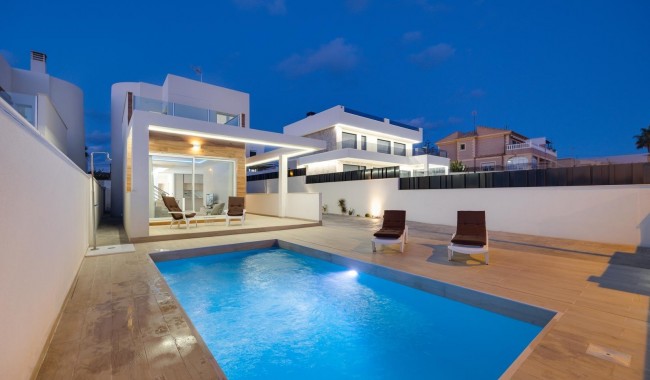 Villa - Nueva construcción  - Torrevieja - Aguas Nuevas