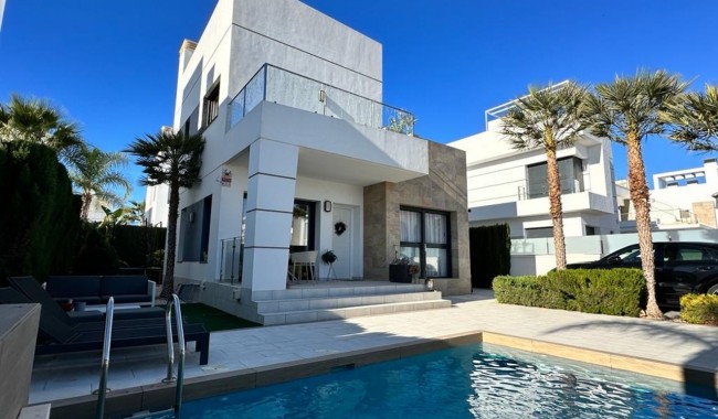 Villa - Resale - Ciudad Quesada/Rojales - AH-3741