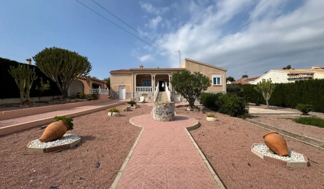 Villa - Resale - Ciudad Quesada/Rojales - CH-1369