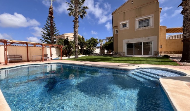Villa - Resale - Orihuela Costa - La Zenia