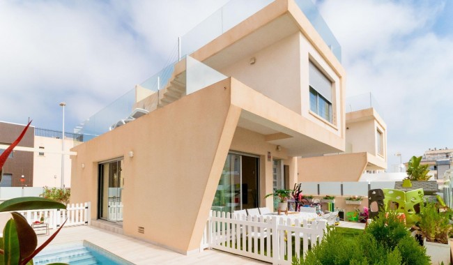 Villa - Resale - Pilar de La Horadada - Pueblo Latino