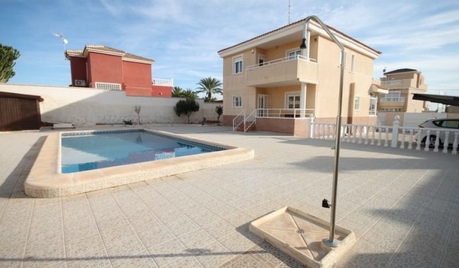 Villa - Resale - Torrevieja - Aguas Nuevas