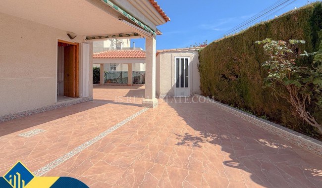 Villa - Resale - Torrevieja - El Limonar