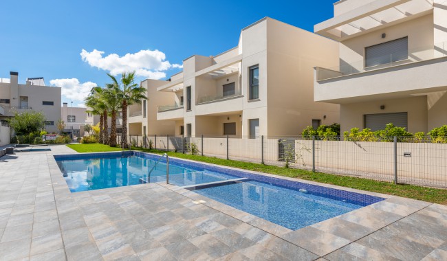 Villa - Resale - Torrevieja - LE-3440