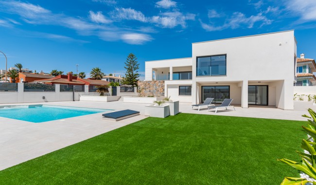 Villa - Resale - Torrevieja - LE-9760
