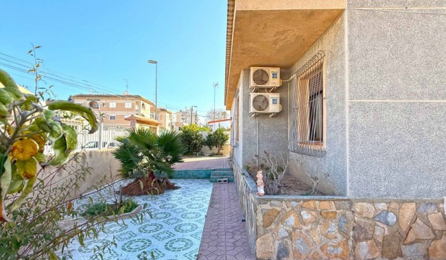 Villa - Resale - Torrevieja - Torrevieja