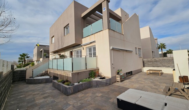 Villa - Resale - Torrevieja - Torrevieja