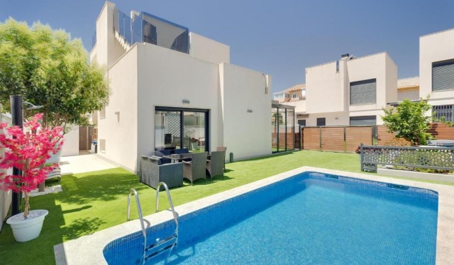 Villa - Resale - Torrevieja - Torrevieja