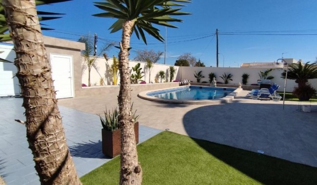 Villa - Resale - Torrevieja - Torrevieja