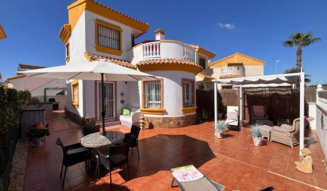 Villa - Segunda mano - Guardamar - El Campo
