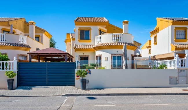 Villa - Segunda mano - Guardamar - Urb. El Raso