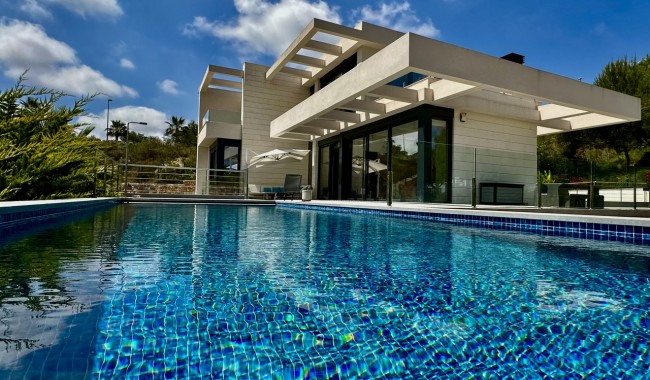 Villa - Segunda mano - Las Colinas Golf Resort - AH-9288