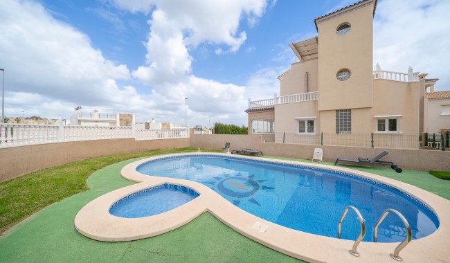 Villa - Segunda mano - Orihuela Costa - LE-8283
