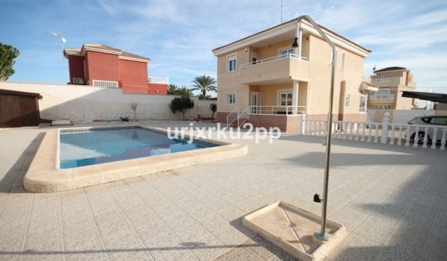 Villa - Segunda mano - Torrevieja - Aguas Nuevas