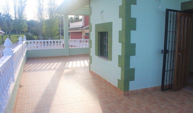 Villa - Segunda mano - Torrevieja - AH-3375
