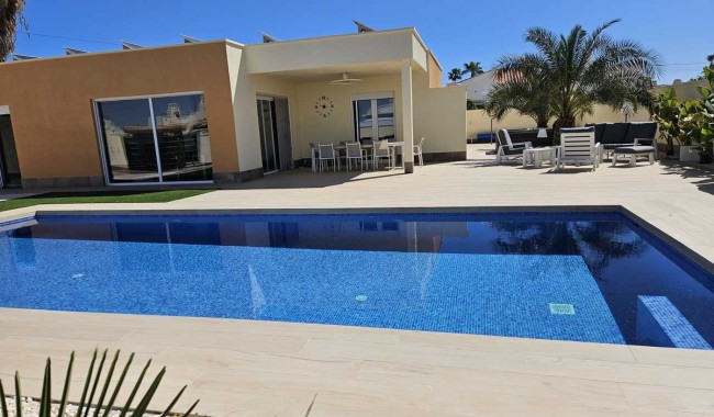 Villa - Segunda mano - Torrevieja - Centro