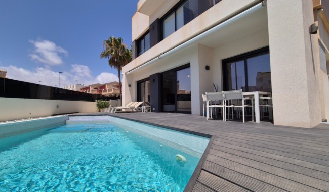Villa - Segunda mano - Torrevieja - Costa Blanca Sur