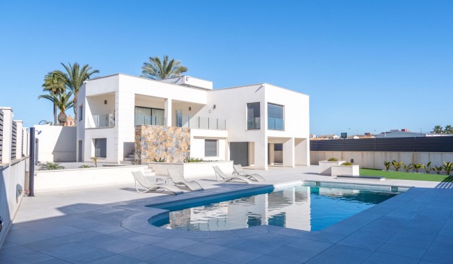 Villa - Segunda mano - Torrevieja - GM-8416