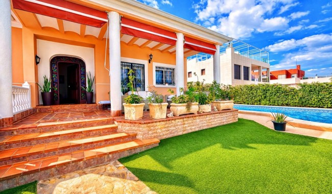 Villa - Segunda mano - Torrevieja - La Mata