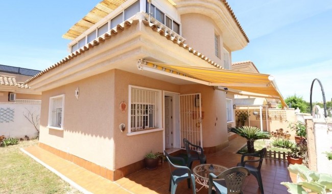 Villa - Segunda mano - Torrevieja - Los Balcones