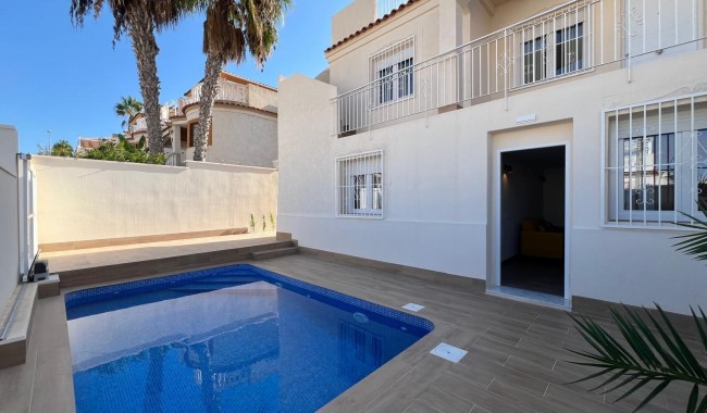 Villa - Segunda mano - Torrevieja - PV-9228