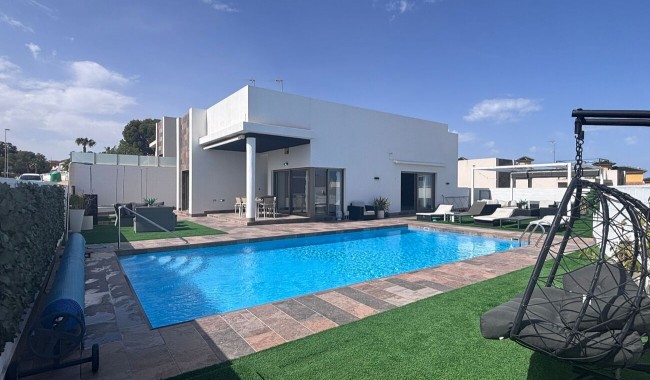 Villa - Segunda mano - Villamartín - SPS-8945