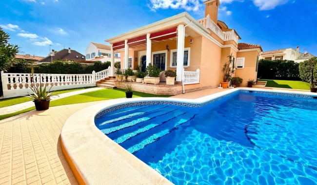 Willa - Sprzedaż - La Mata, Torrevieja - AH-5379