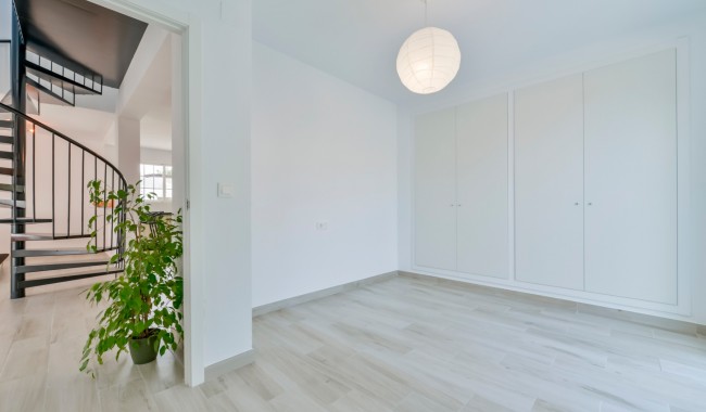 Begagnad - Vertikalt delad - Alfaz / Albir - Albir