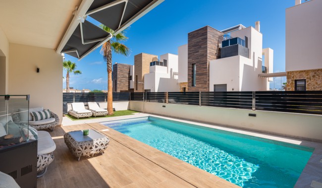 Begagnad - Villa - Orihuela Costa - Lomas de Cabo Roig