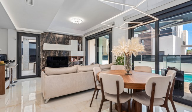 Begagnad - Villa - Orihuela Costa - Lomas de Cabo Roig