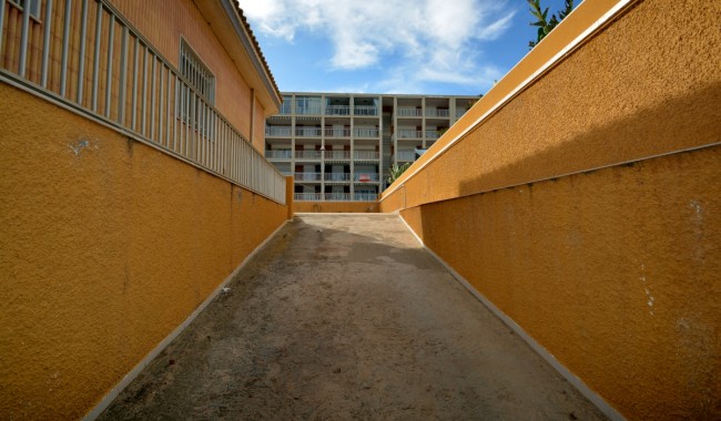 Resale - Semi-detached - Guardamar - Playa centro