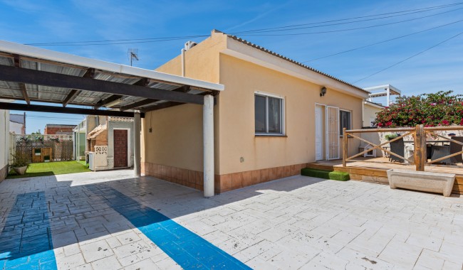 Resale - Villa - Torrevieja