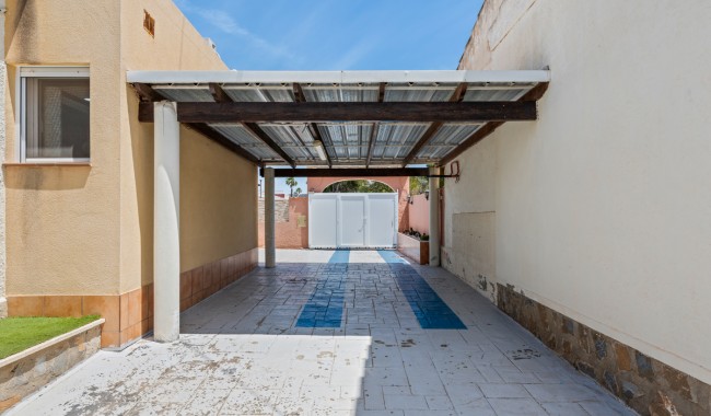 Resale - Villa - Torrevieja