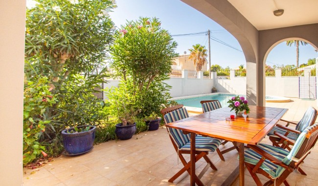 Resale - Villa - Torrevieja - Los balcones