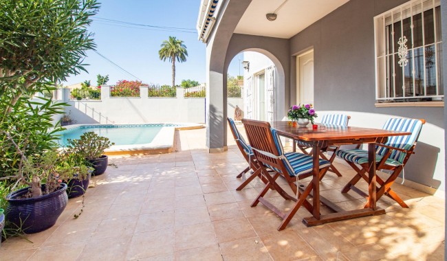 Begagnad - Villa - Torrevieja - Los balcones