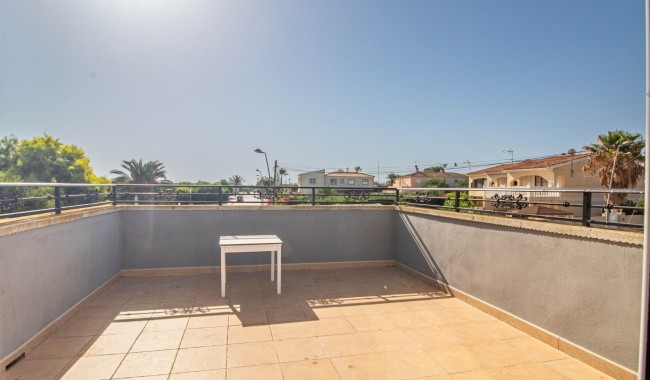 Segunda mano - Chalet - Torrevieja - Los balcones