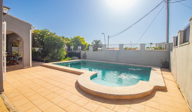 Begagnad - Villa - Torrevieja - Los balcones