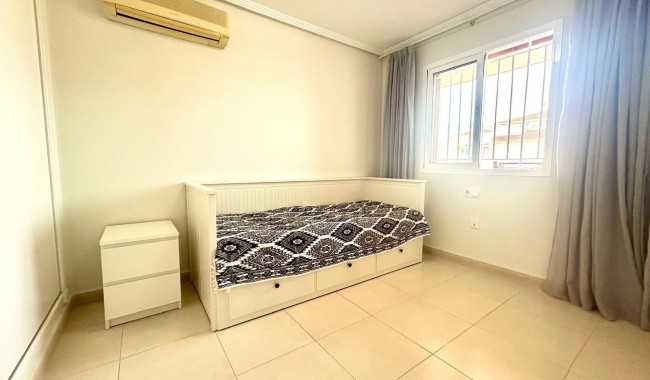 Resale - Apartment - Orihuela Costa - La Zenia