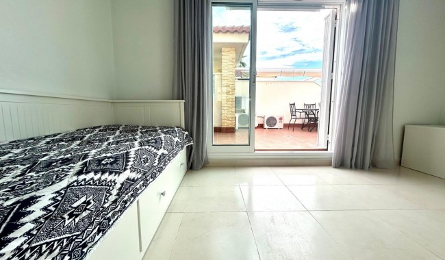 Resale - Apartment - Orihuela Costa - La Zenia