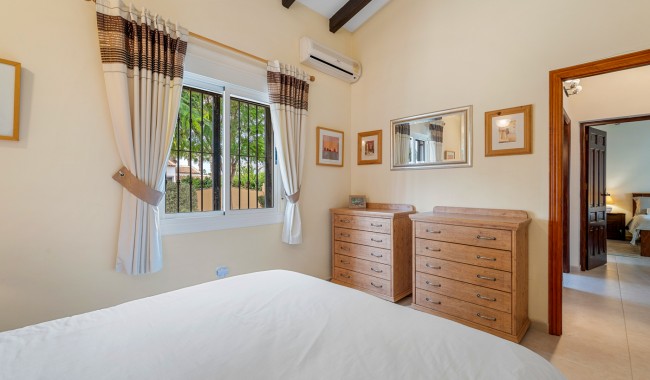 Sprzedaż - Willa - Rafal