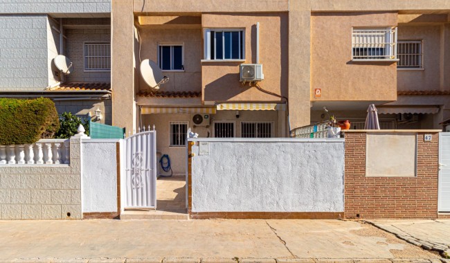 Resale - Townhouse - Torrevieja - Aguas Nuevas